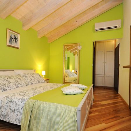 Bed & Breakfast Korta Gira Buici  Rum bild