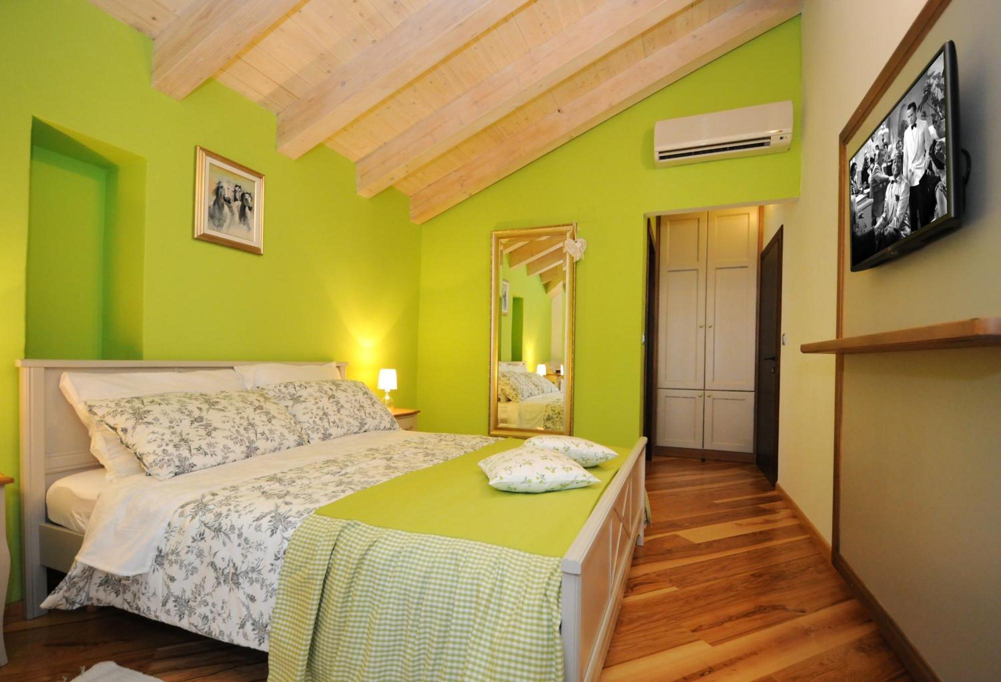 Bed & Breakfast Korta Gira Buici  Rum bild